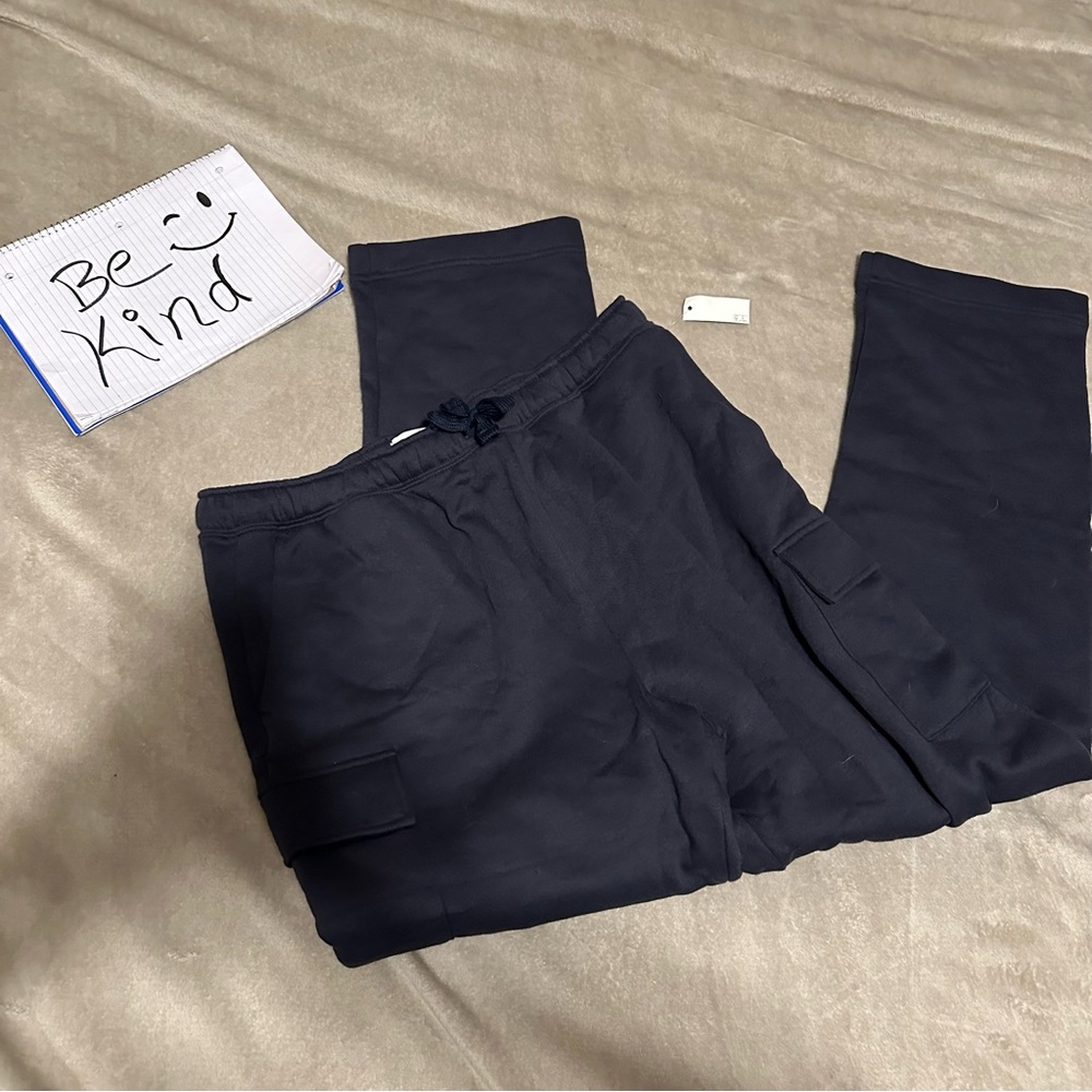 Amazon essentials cargo sweatpants - Picture 2 of 4